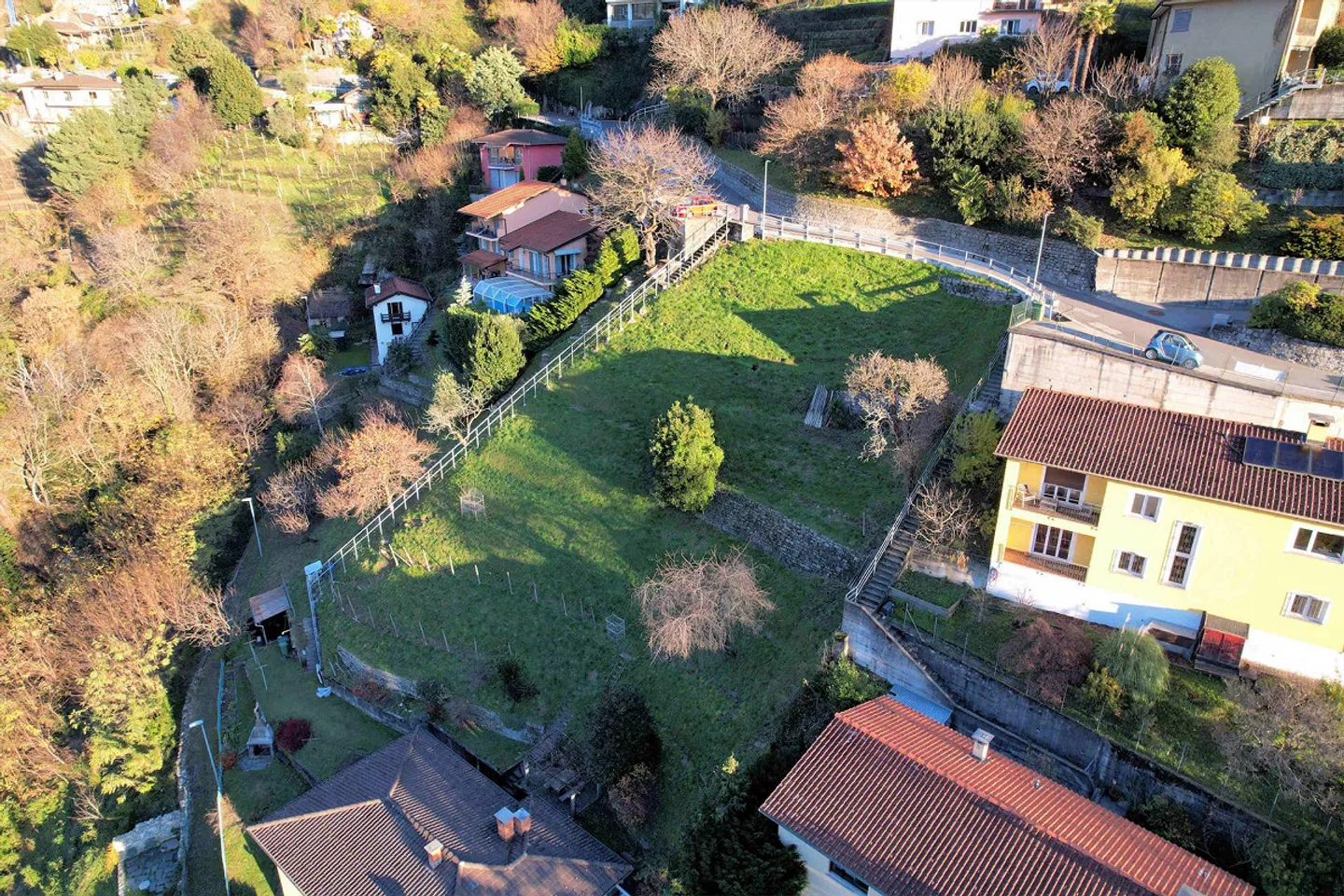 Building plot of 732 sqm on the hill of Daro - Photo 1 of 8