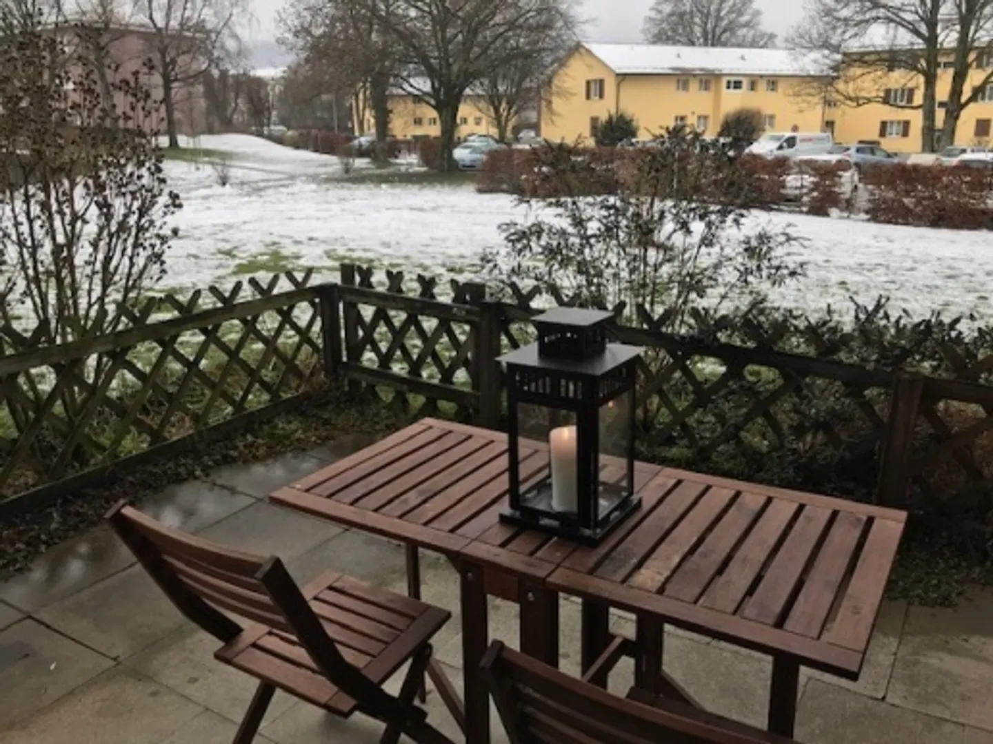 Möbliert: 2,5-ZIMMER-WOHNUNG – Terrasse – sehr hell, ruhig und lichtdurchflutet - Foto 5 von 7