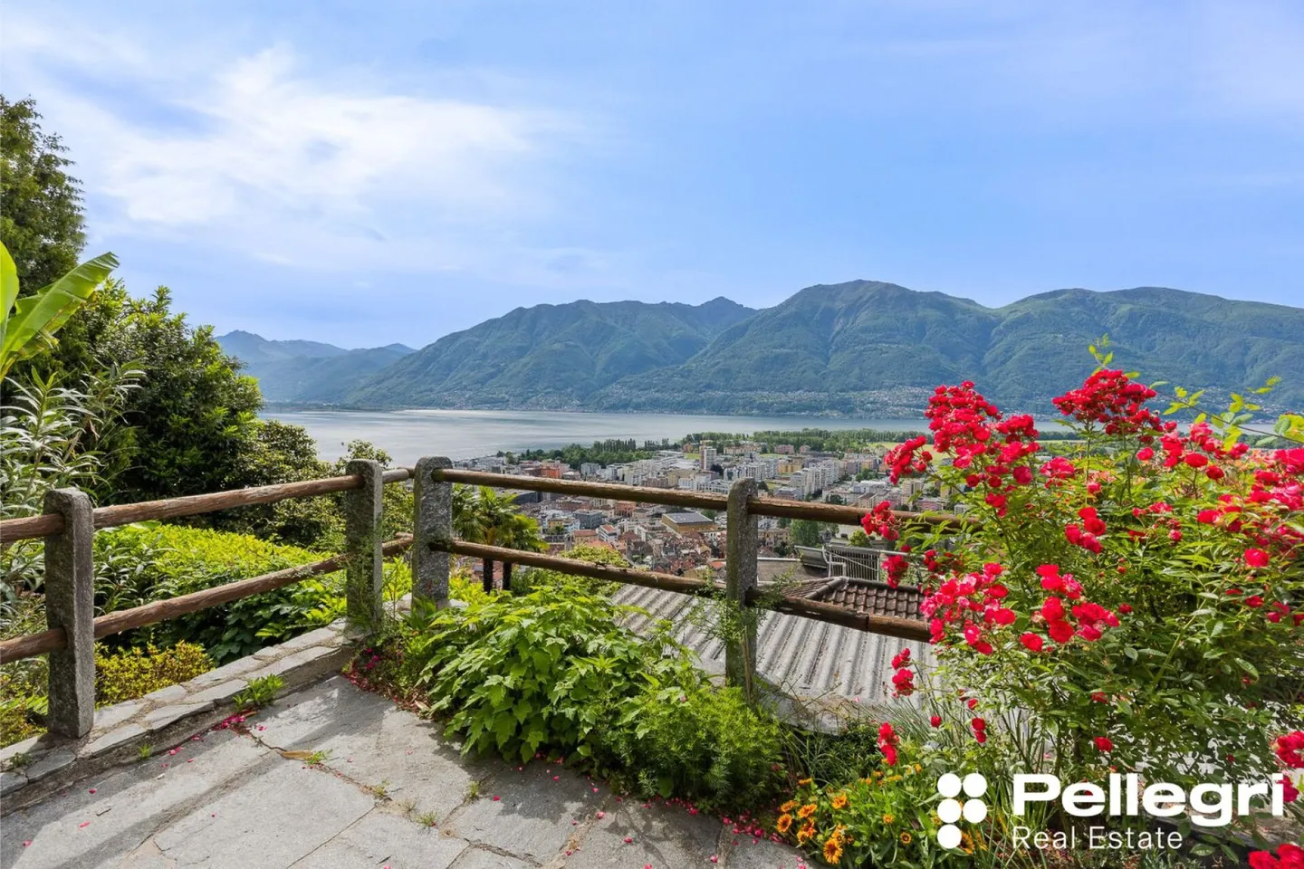 Villa moderne de 5,5 pièces avec piscine et vue sur le lac - Photo 2 sur 10