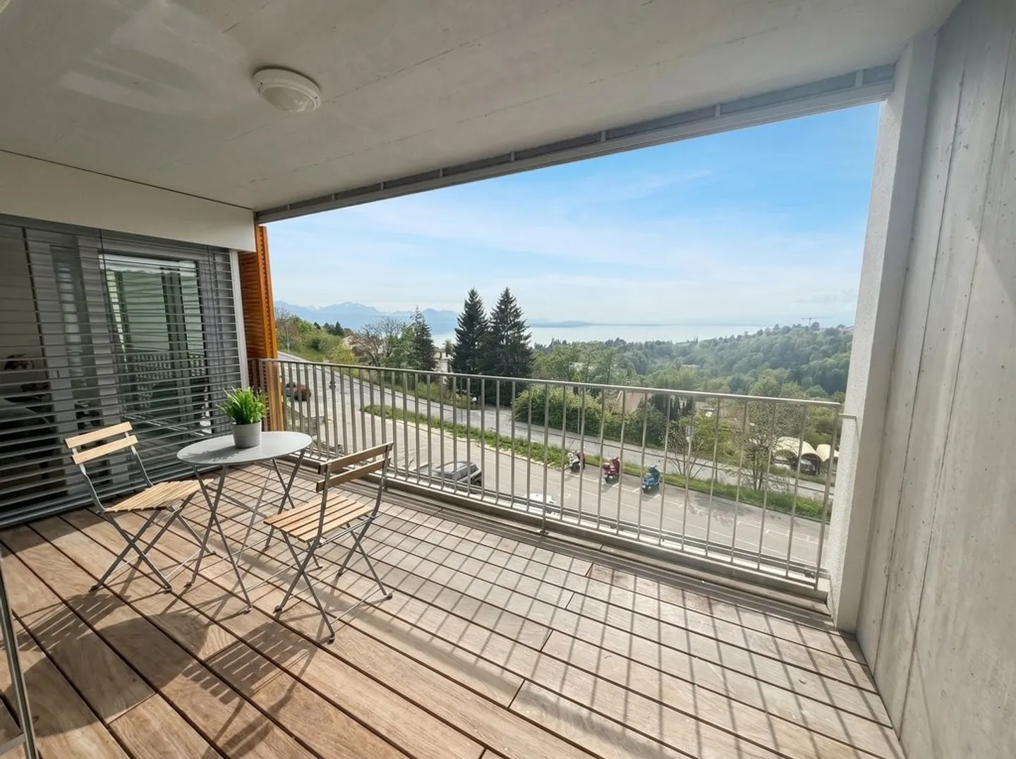 Appartement spacieux de 4,5 pièces avec terrasse et vue imprenable sur le lac - Photo 9 sur 9