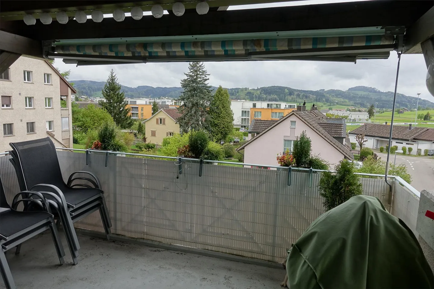 Schöne, grosse 4.5 Zimmerwohnung an ruhiger Lage  mit Lift, - Foto 12 di 23