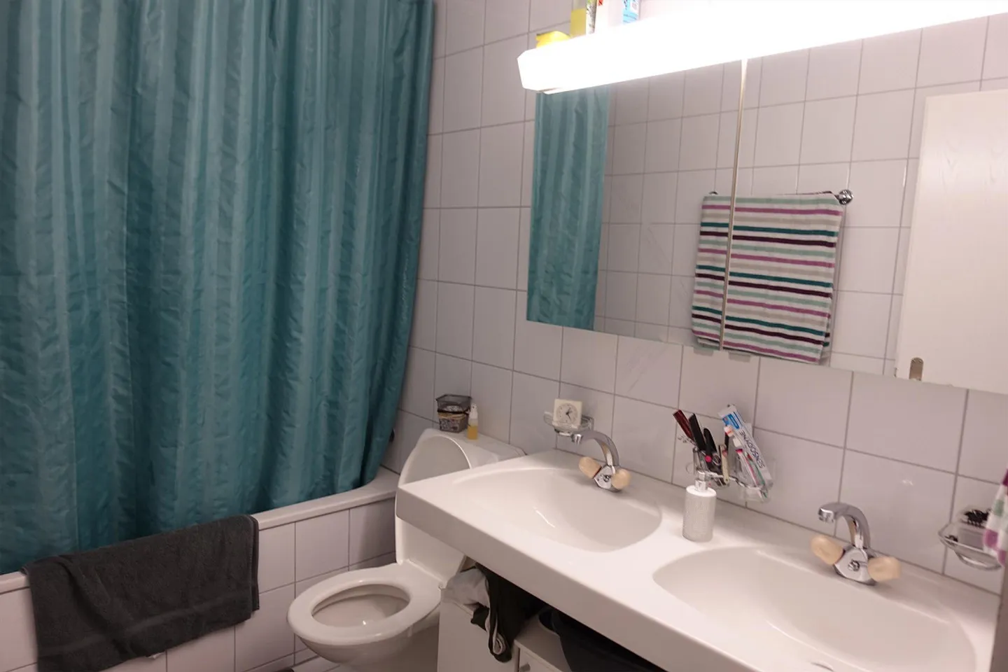 Schöne, grosse 4.5 Zimmerwohnung an ruhiger Lage  mit Lift, - Foto 16 di 23