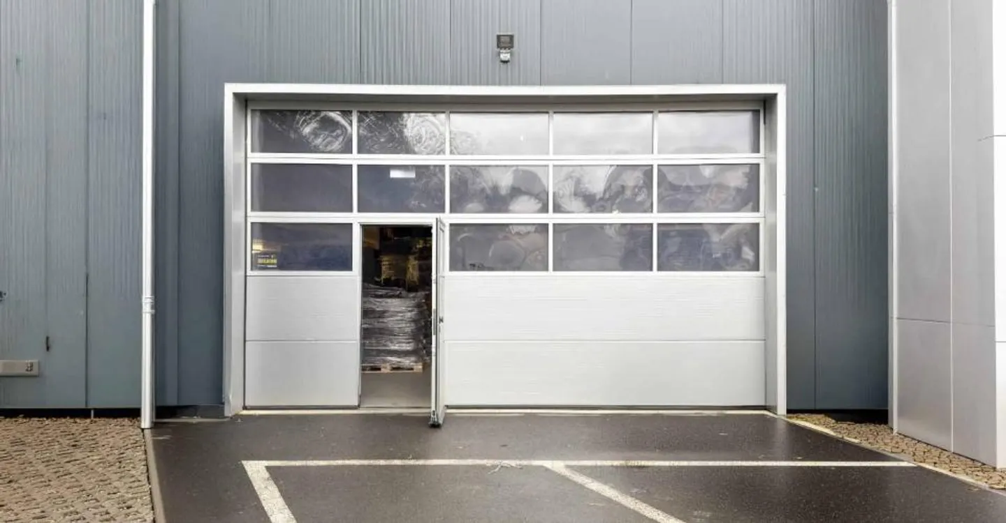 Spacious Workshop in Vernier - Photo 2 of 6