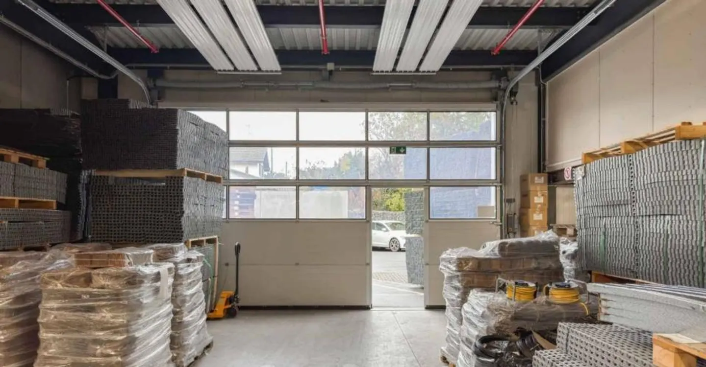 Spacious Workshop in Vernier - Photo 3 of 6