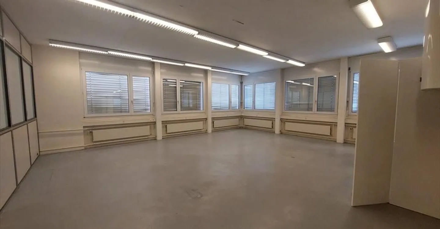 Spacious commercial space with a view of 335m2 in "Hirzi" Zollikofen - Photo 4 of 8