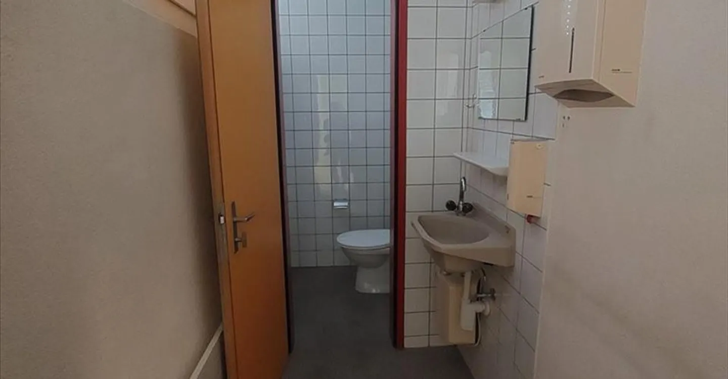 Spacious commercial space with a view of 335m2 in "Hirzi" Zollikofen - Photo 6 of 8