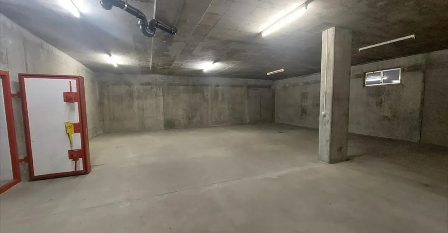 Spacious commercial space with a view of 335m2 in "Hirzi" Zollikofen - Photo 7 of 8