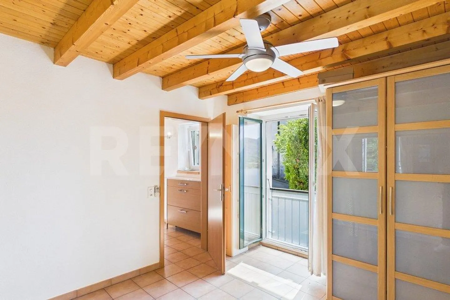 Charmante maison de noyau avec vue sur le lac, jardin privé et place de parking - Photo 7 sur 13