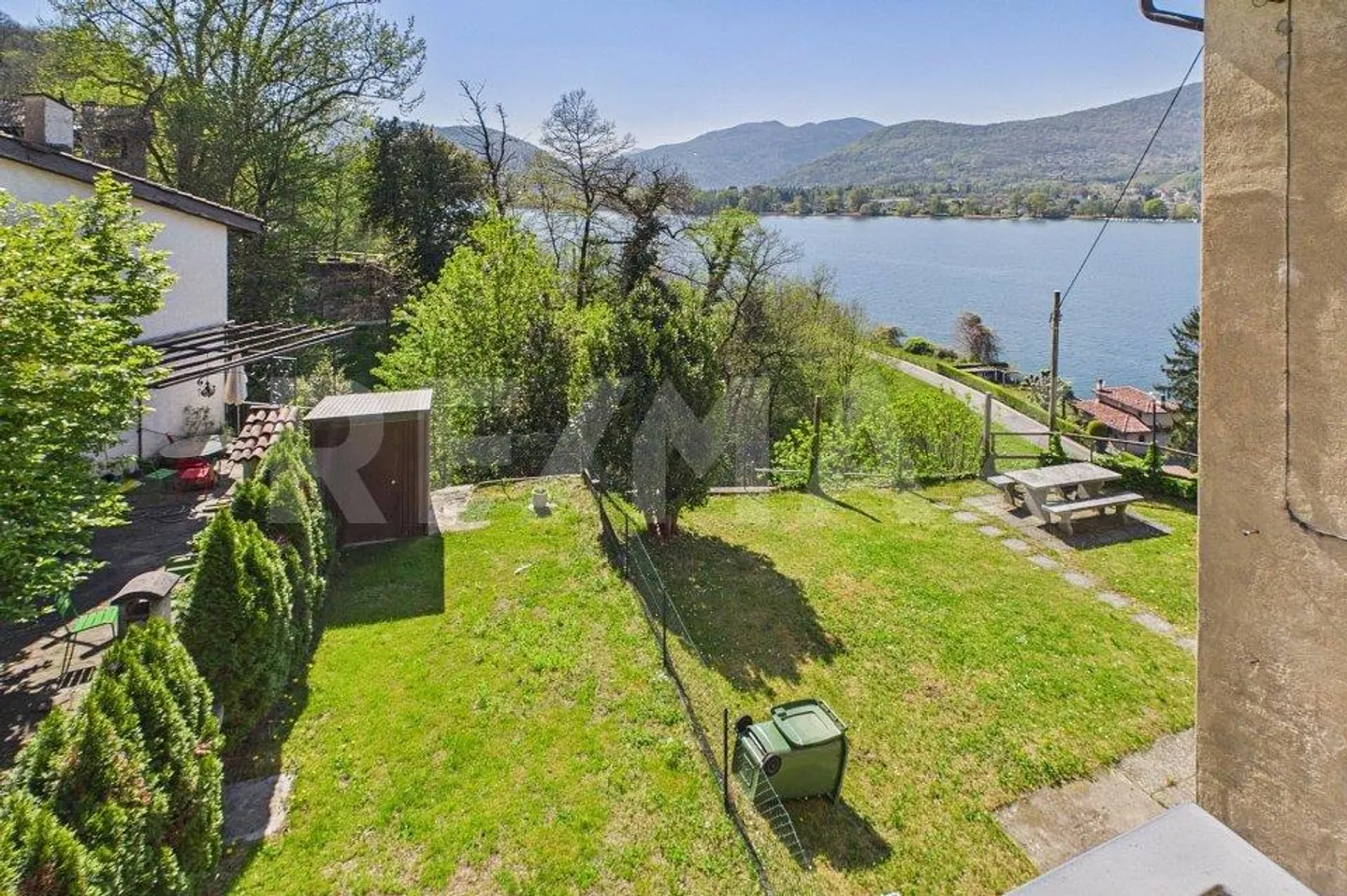 Charmante maison de noyau avec vue sur le lac, jardin privé et place de parking - Photo 6 sur 13