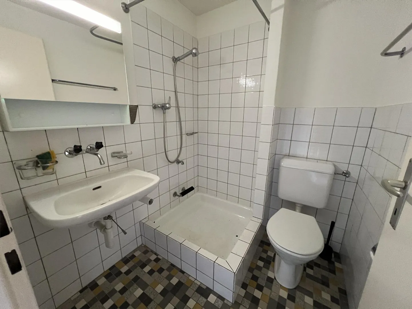 Camera singola senza cucina in una posizione molto centrale - Foto 3 di 4