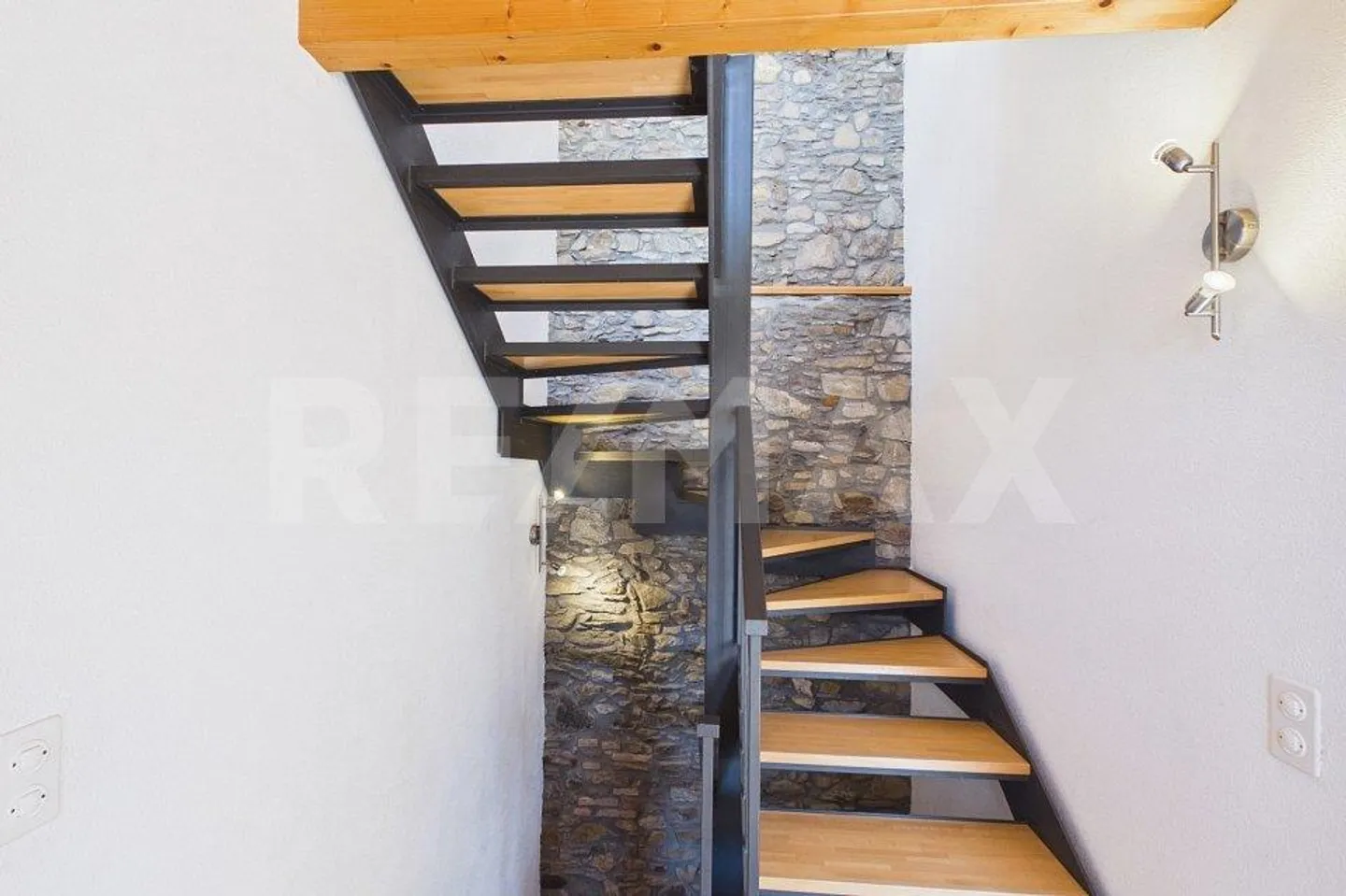 Charmante maison de noyau avec vue sur le lac, jardin privé et place de parking - Photo 9 sur 13