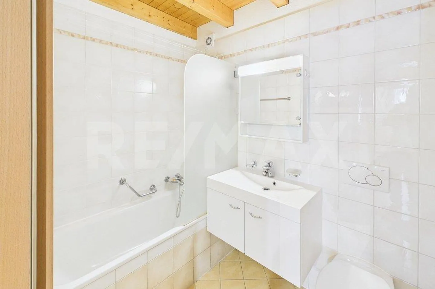 Charmante maison de noyau avec vue sur le lac, jardin privé et place de parking - Photo 12 sur 13