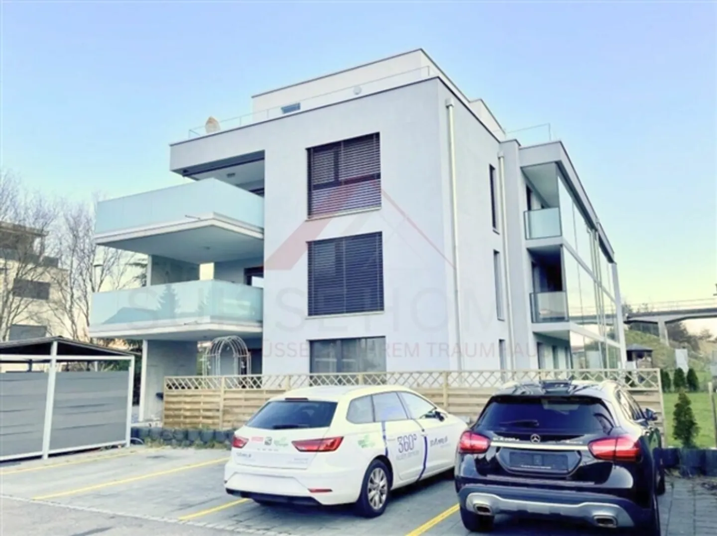 Vivre avec confort - Appartement de 4,5 pièces avec grand balcon et ascenseur, parfait pour les familles et les seniors - Photo 1 sur 14