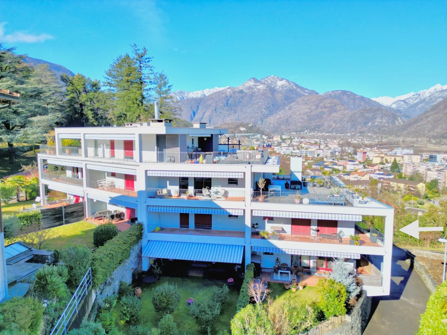 Appartement élégant avec terrasse - Photo 2 sur 14