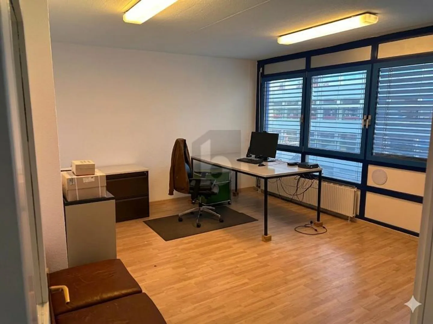 OFFICES FOR SUBLEASE IN INDUSTRIAL AREA - Photo 3 of 6