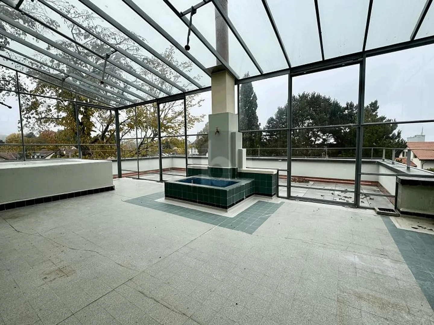 VILLA WITH EXTRAORDINARY ARCHITECTURE IN THE STYLE OF LE CORBUSIER - Photo 5 of 6