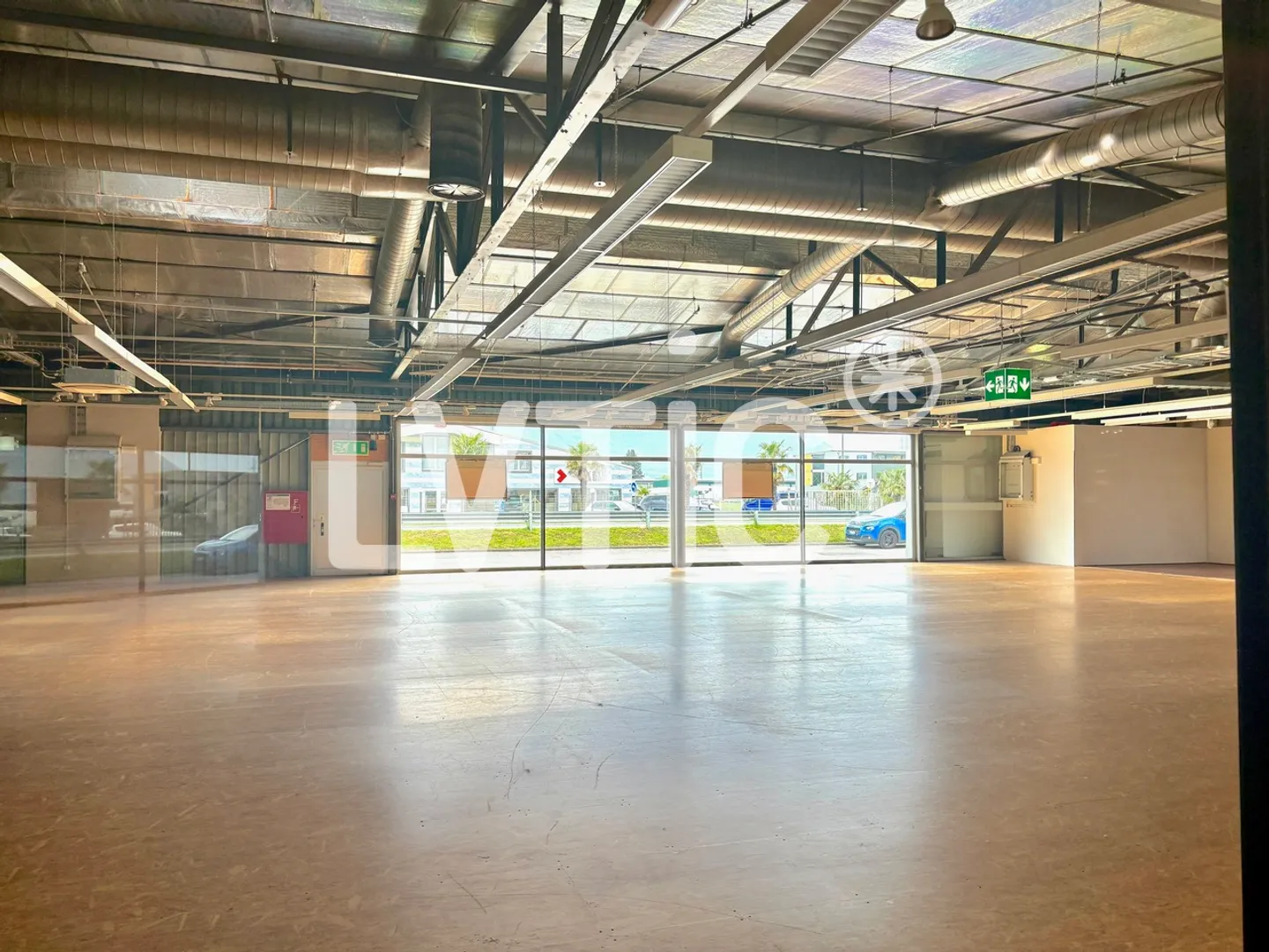Local commercial, commerce, showroom de 645 m2 à louer à Roche - Photo 4 sur 7