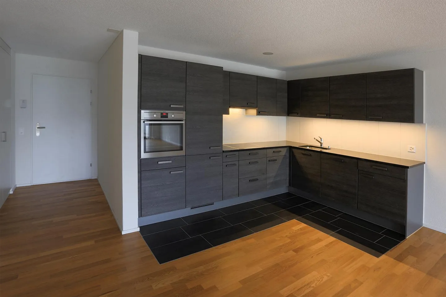 Apartment for rent - Photo 3 of 7