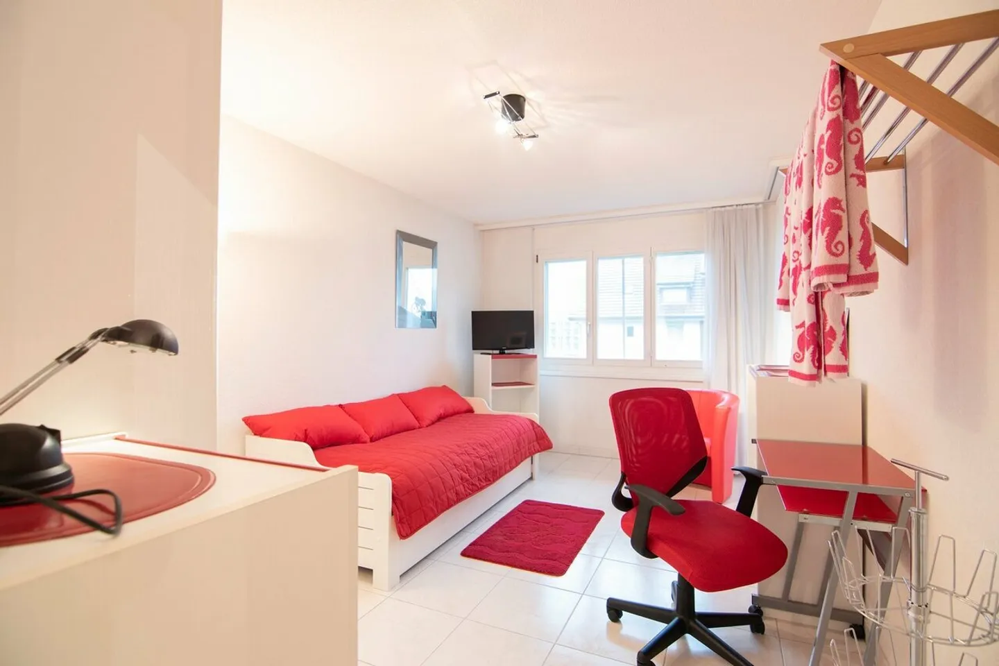 Möblierte 2,5-Zimmer-Wohnung mit eigener Waschküche - Foto 1 von 15