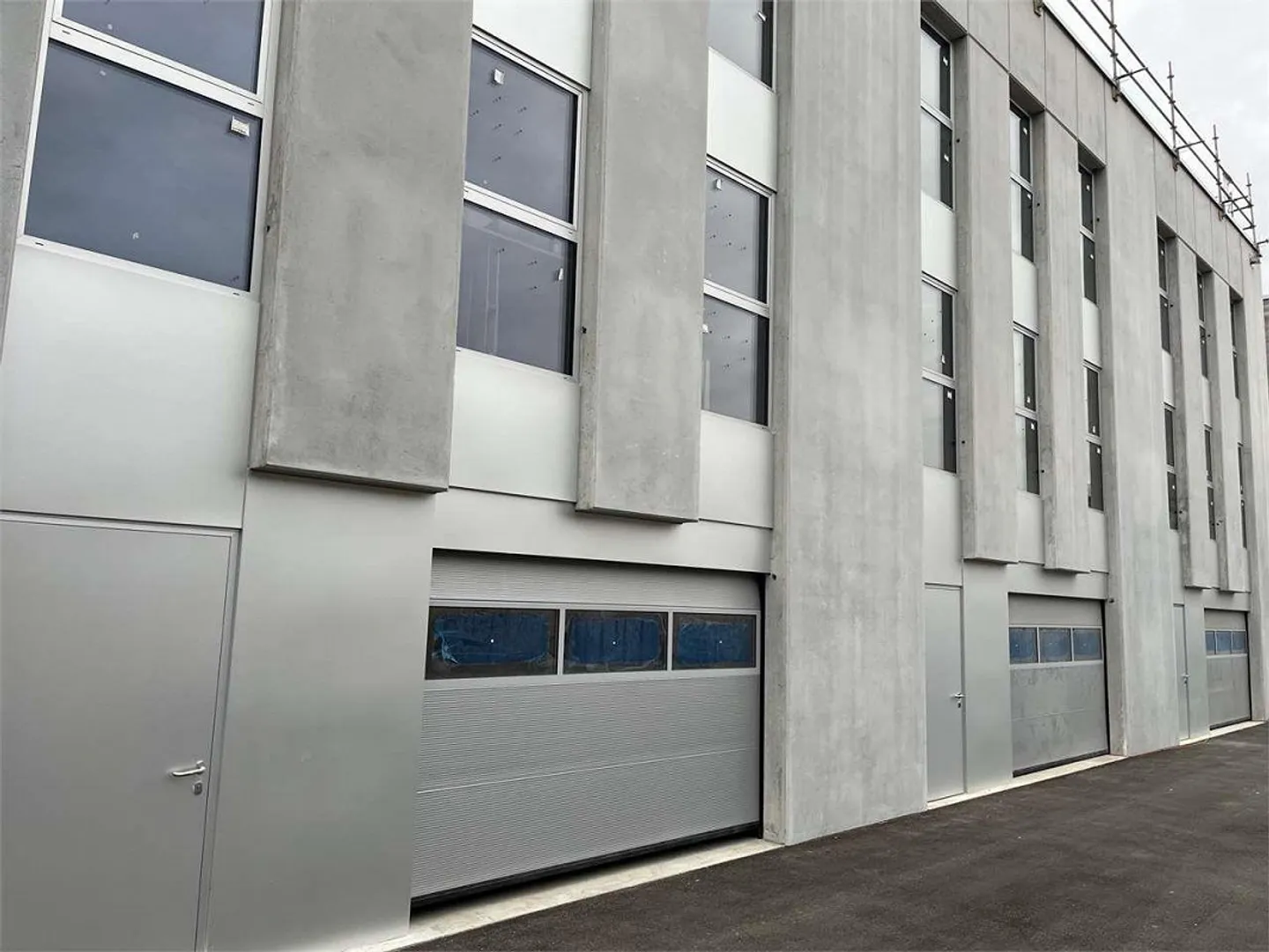 LUGANO: NEUE HALLE MIT BÜROS UND PARKPLÄTZEN - Foto 5 von 8