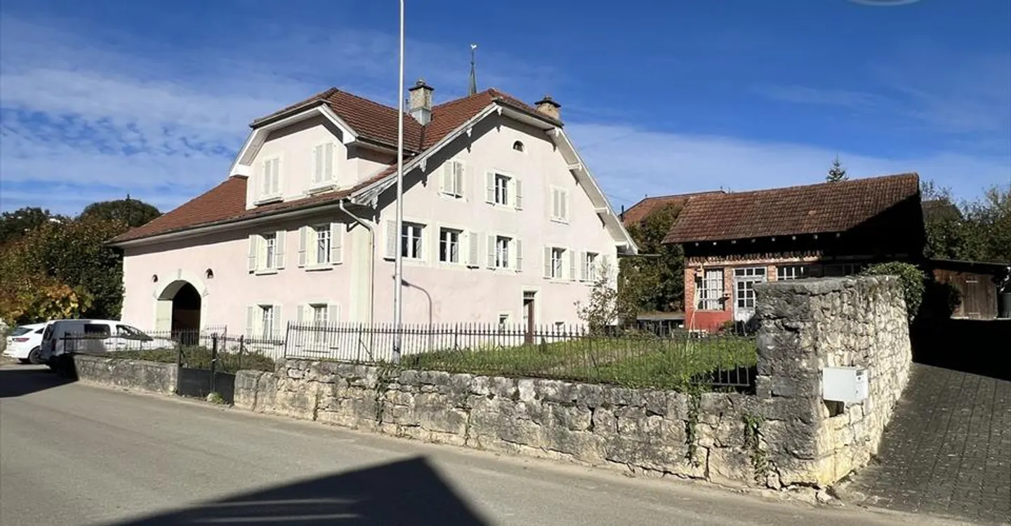 Residential building - Photo 1 of 13