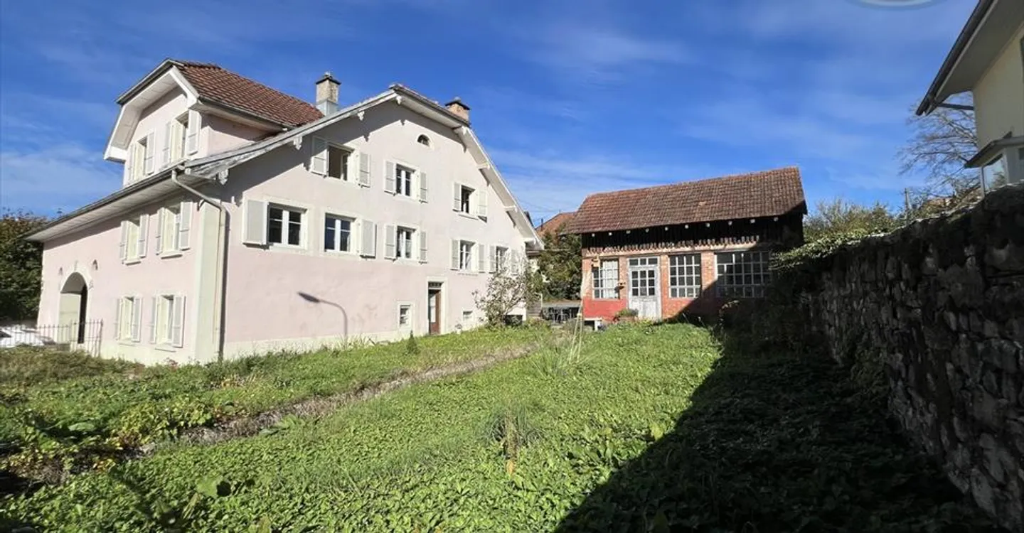 Residential building - Photo 2 of 13