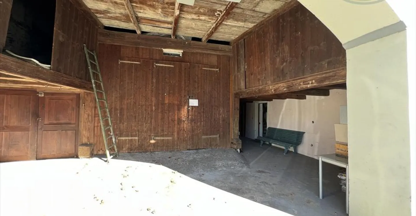 Residential building - Photo 3 of 13