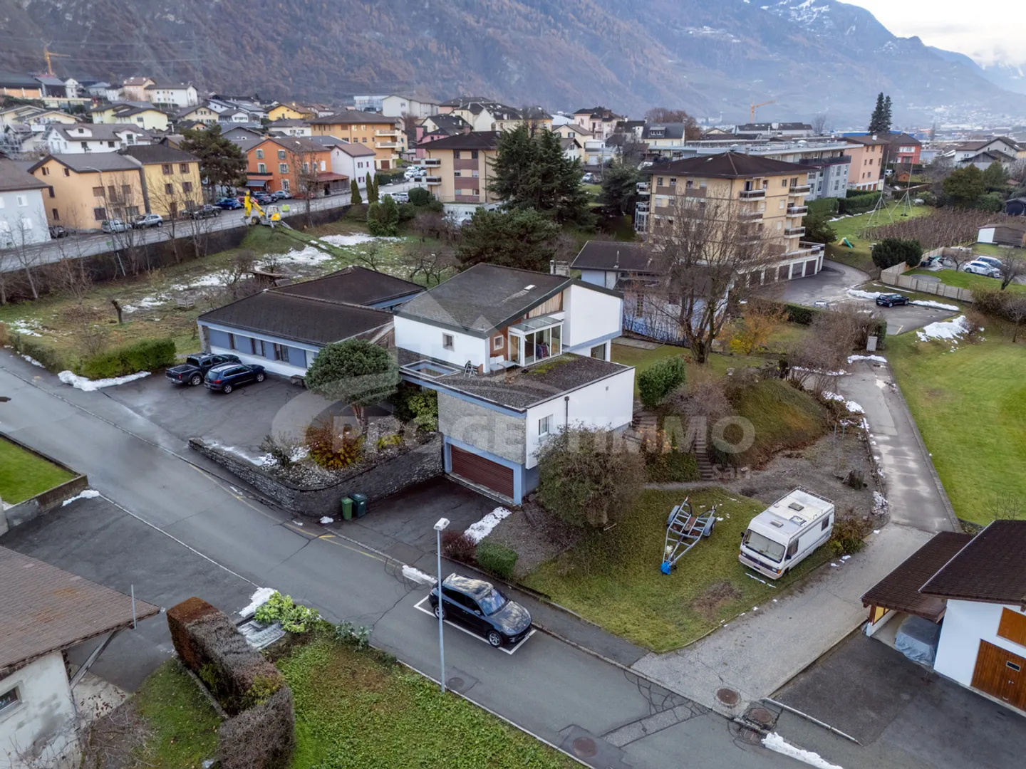 VILLA COMPRENTE DUE APPARTAMENTI E UN UFFICIO MEDICO - Foto 15 di 21