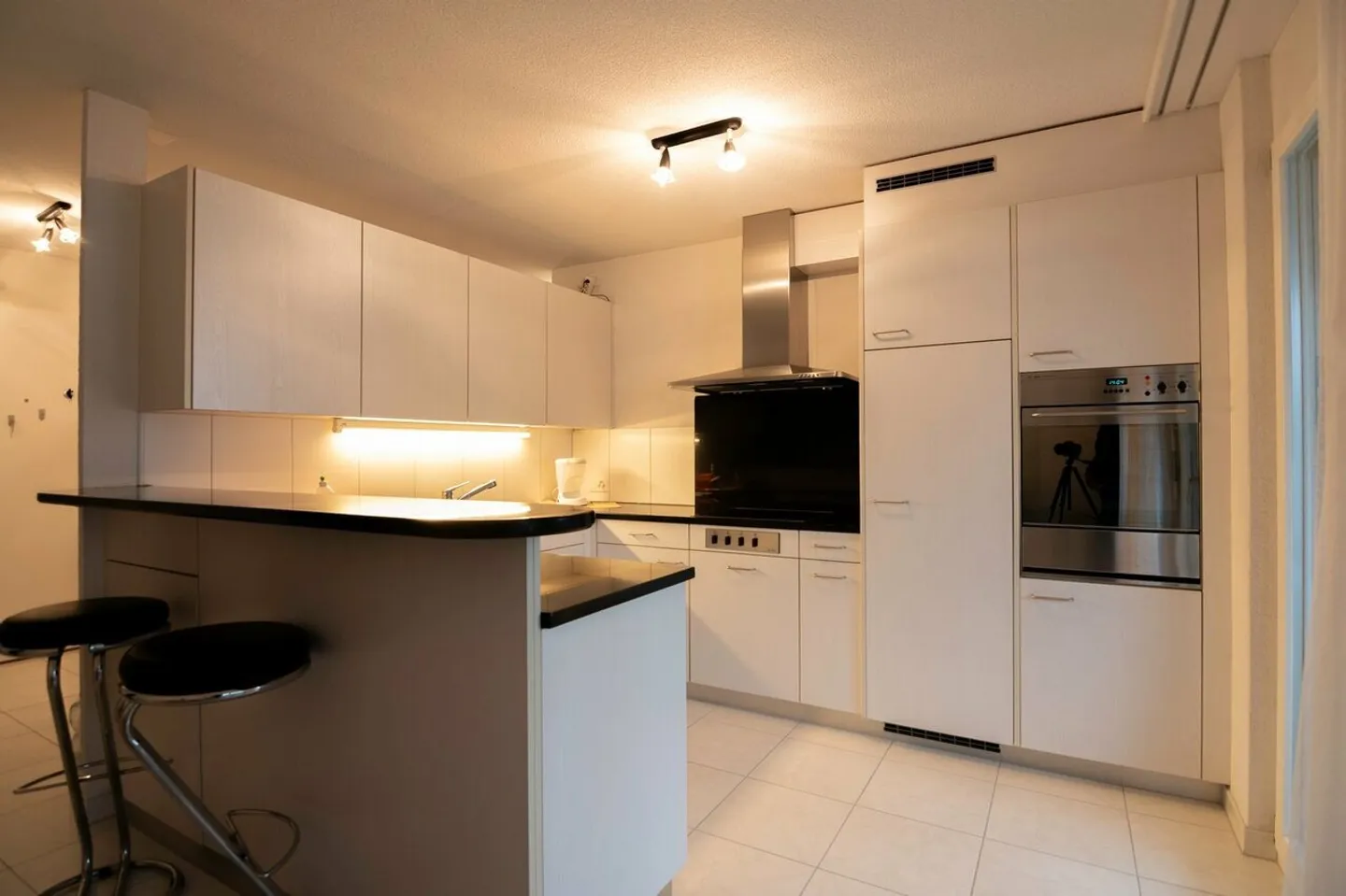 Möblierte 2,5-Zimmer-Wohnung mit eigener Waschküche - Foto 3 von 15