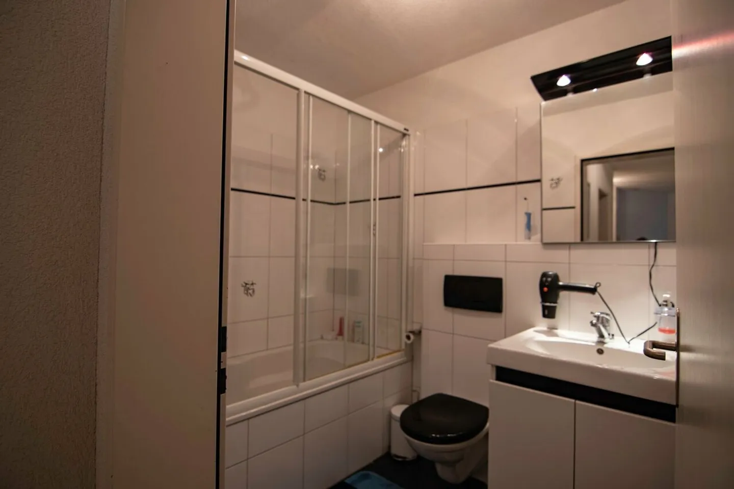 Möblierte 2,5-Zimmer-Wohnung mit eigener Waschküche - Foto 12 von 15