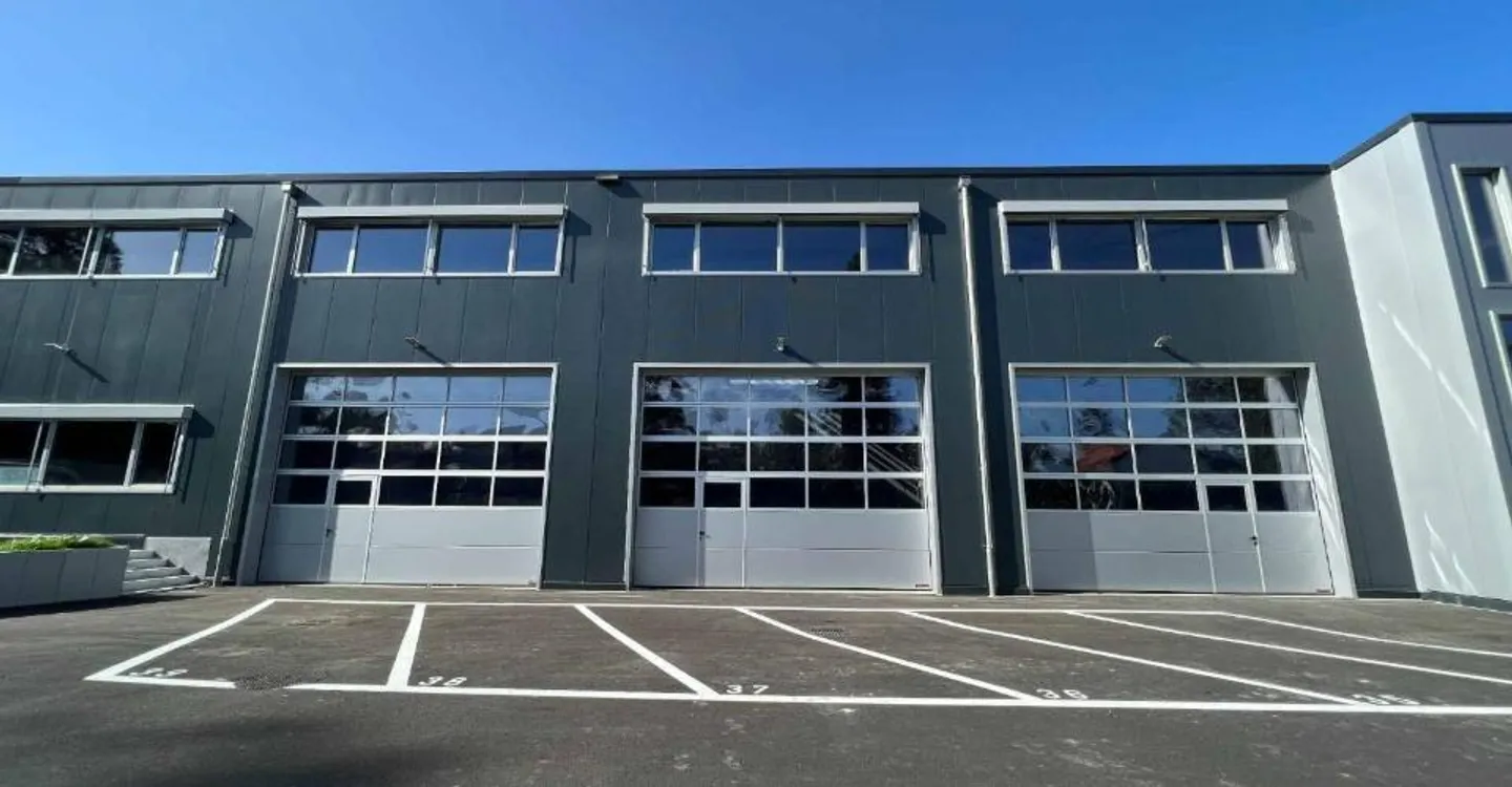 Modern Industrial Spaces in Vernier - Photo 1 of 8