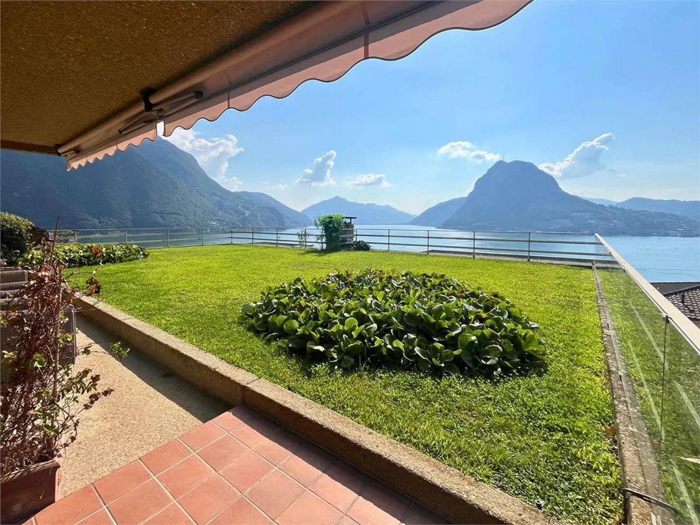 Elegantes 5.5-Zimmer-Apartment in Castagnola mit Seeblick und Garten - Foto 2 di 11