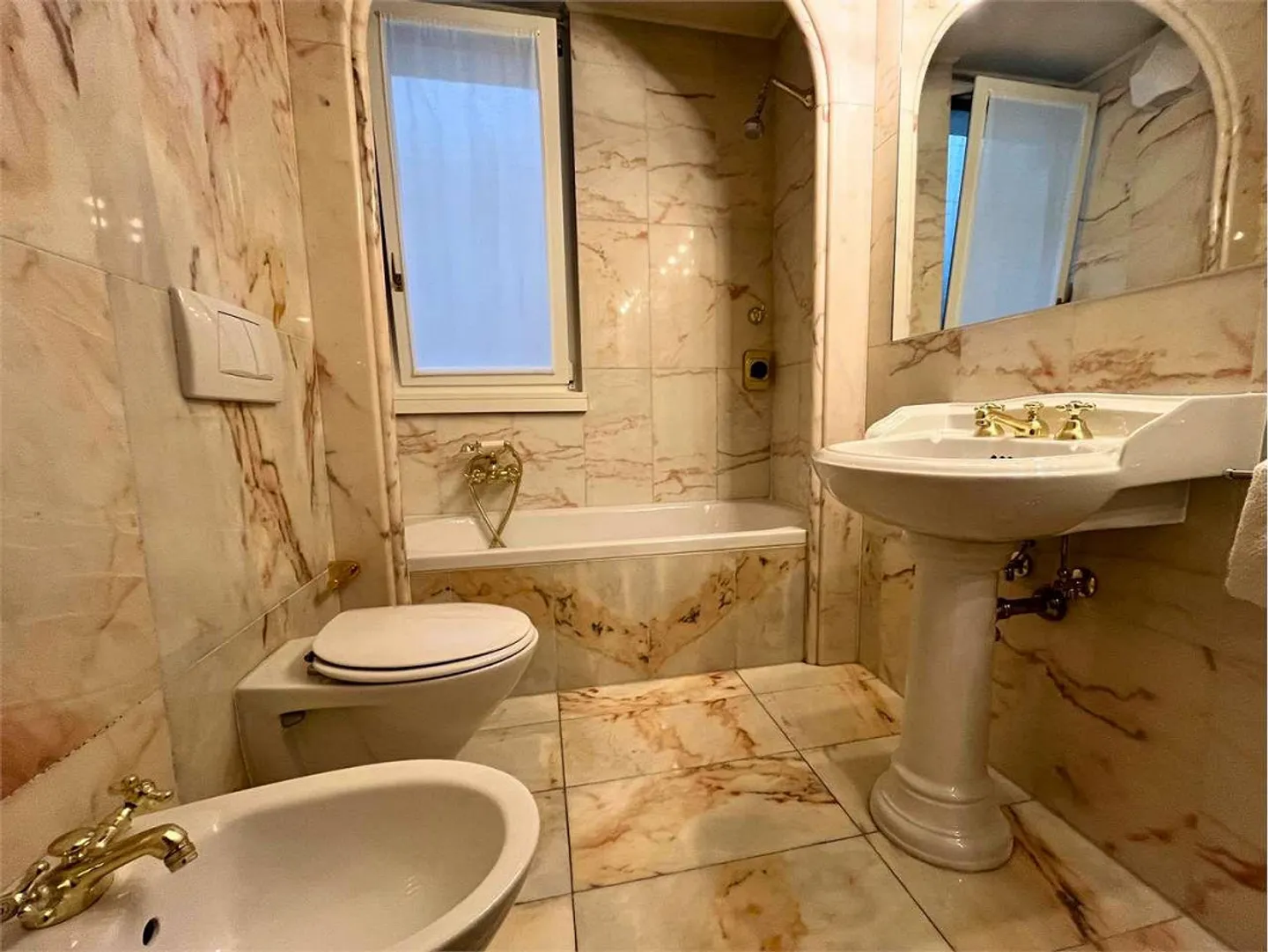 Elegantes 5.5-Zimmer-Apartment in Castagnola mit Seeblick und Garten - Foto 10 di 11