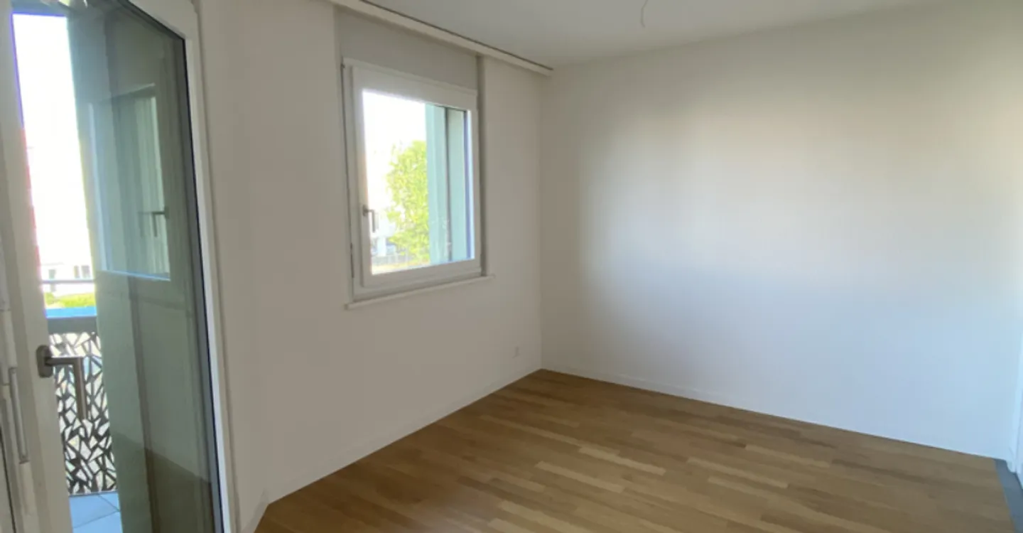 Renovated apartment with balcony - Photo 4 of 11