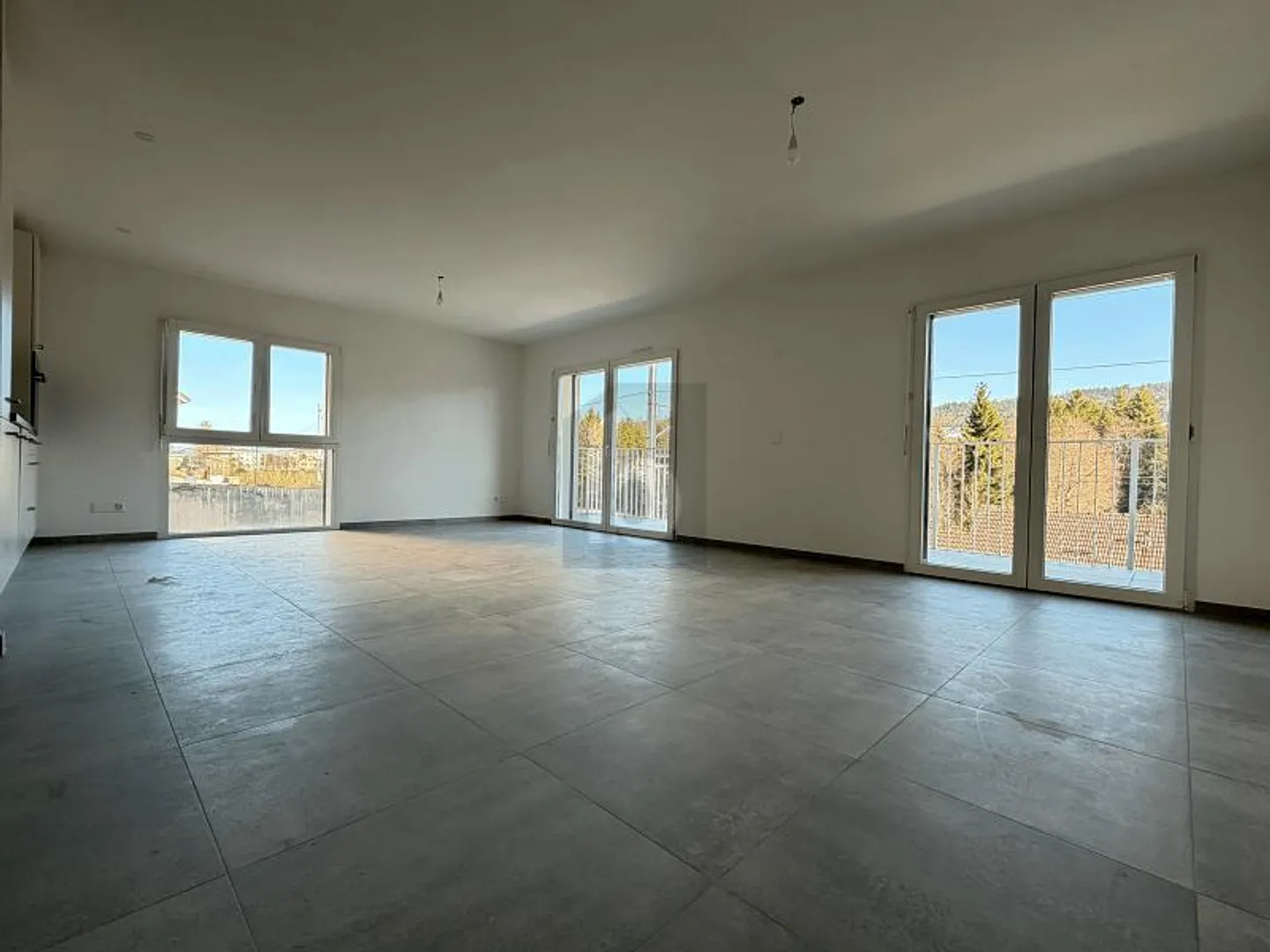 Modernes Apartment mit grossem Balkon - Foto 2 von 6