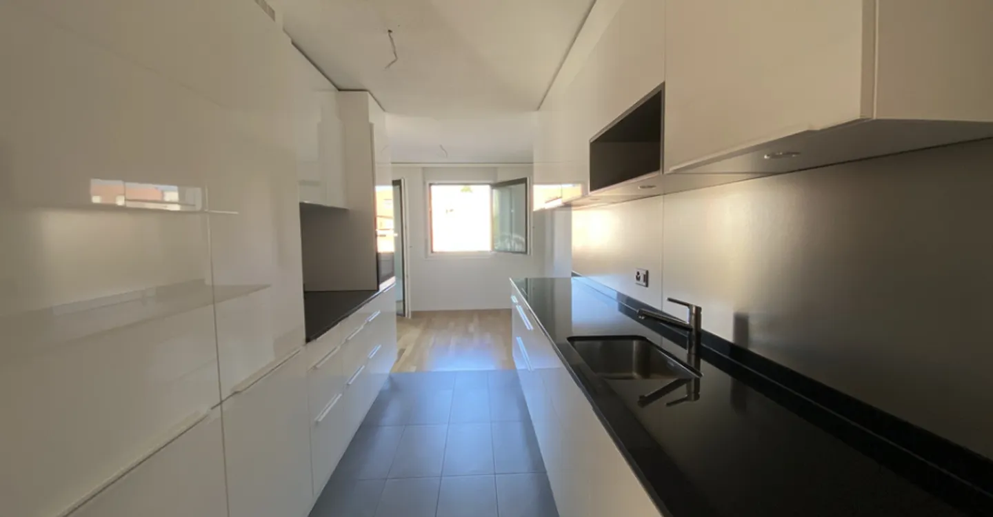 Renovated apartment with balcony - Photo 2 of 11