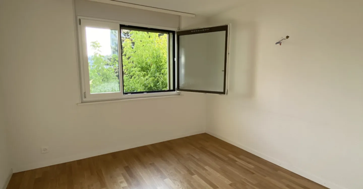 Renovated apartment with balcony - Photo 8 of 11