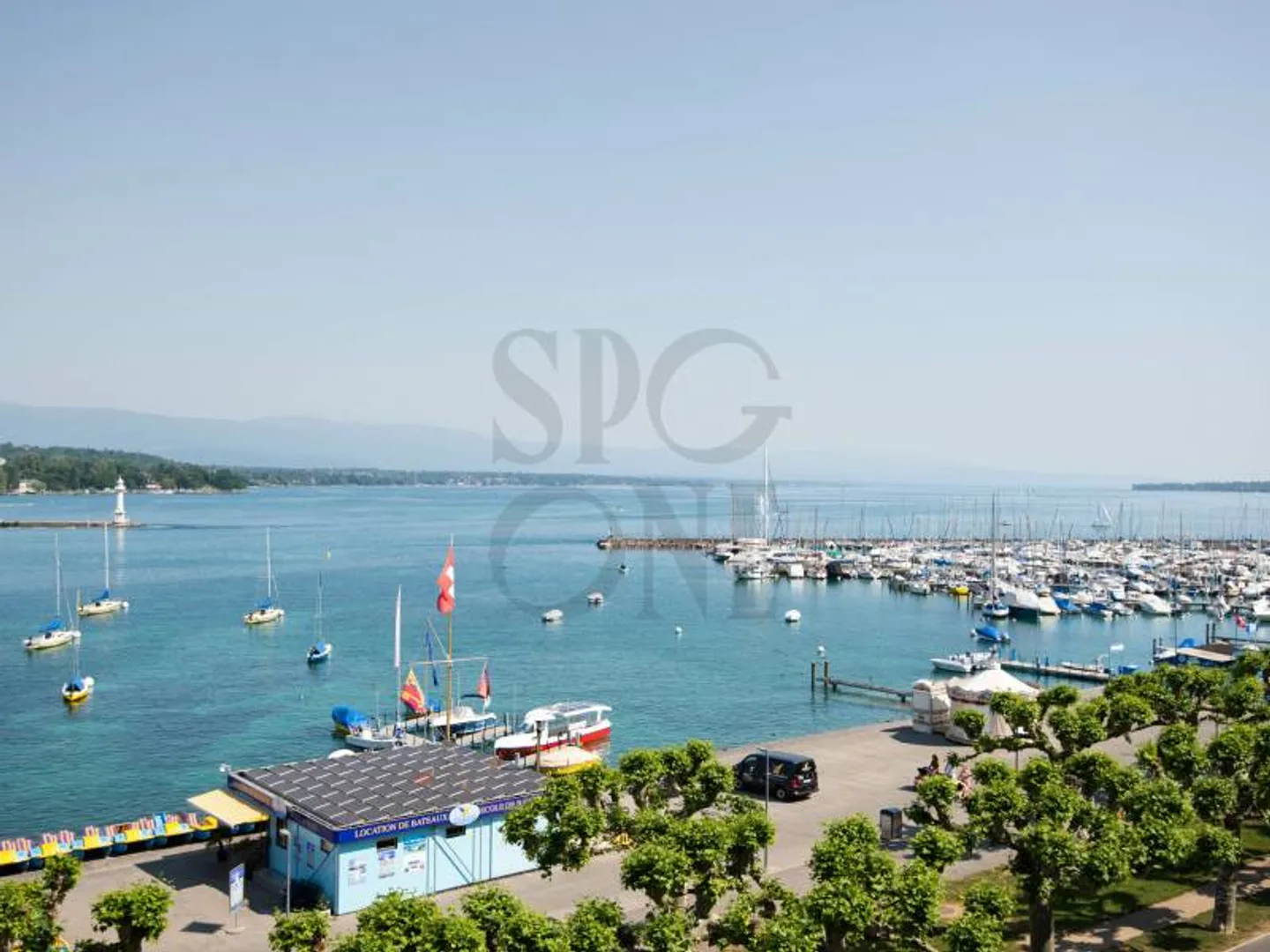 Appartement extraordinaire avec vue sur le lac et le Jet d'eau - Photo 2 sur 3