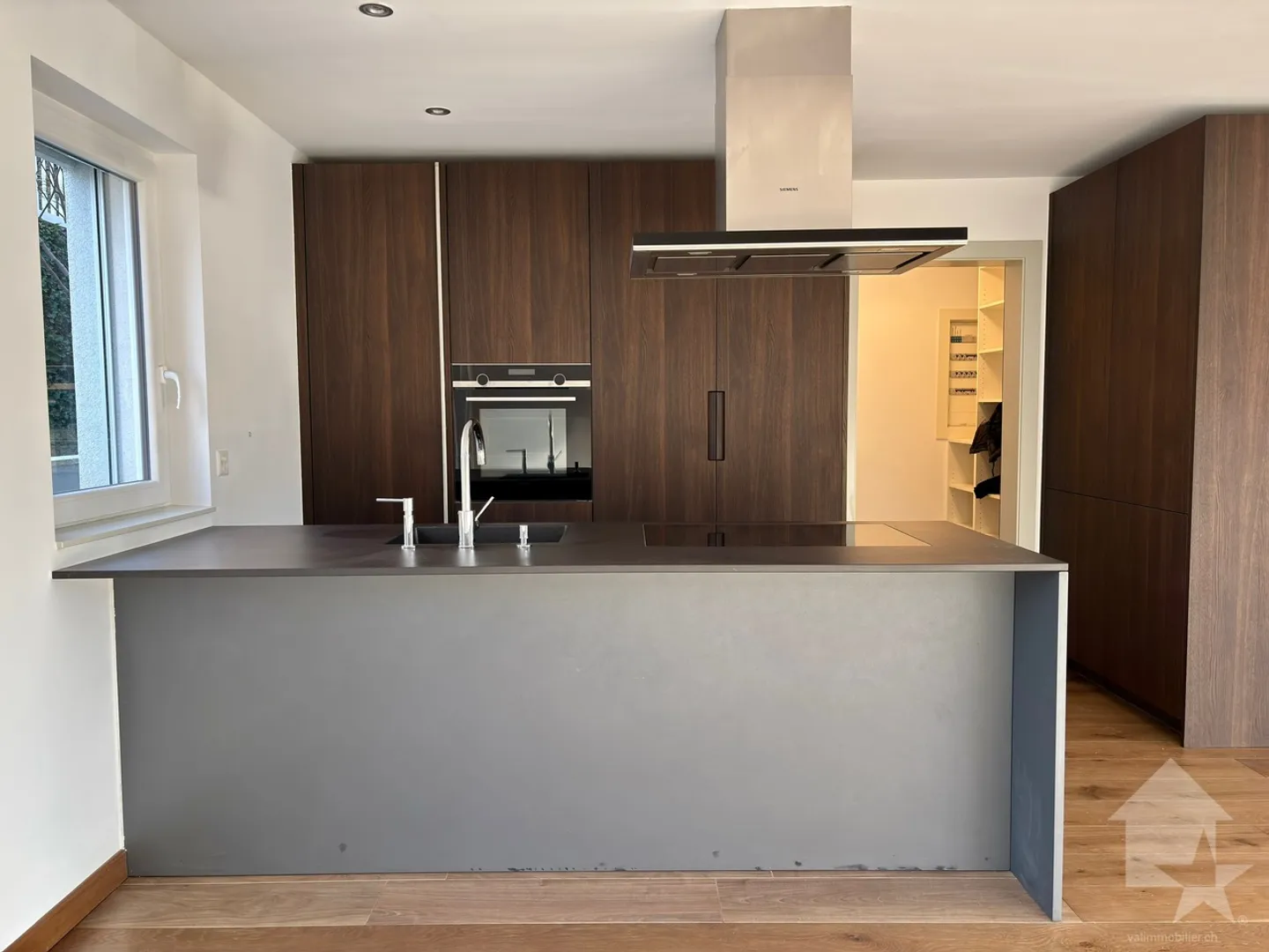 Spacious 4.5-room apartment with a clear view of the Alps - Photo 2 of 32