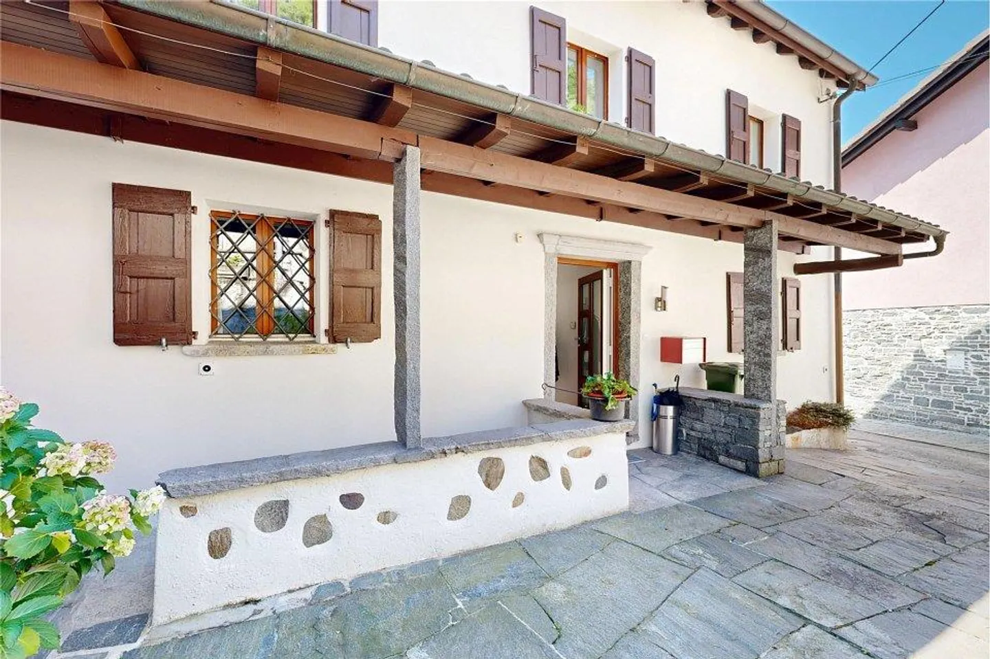 Casa ticinese con rustico e vista lago - Foto 1 di 13
