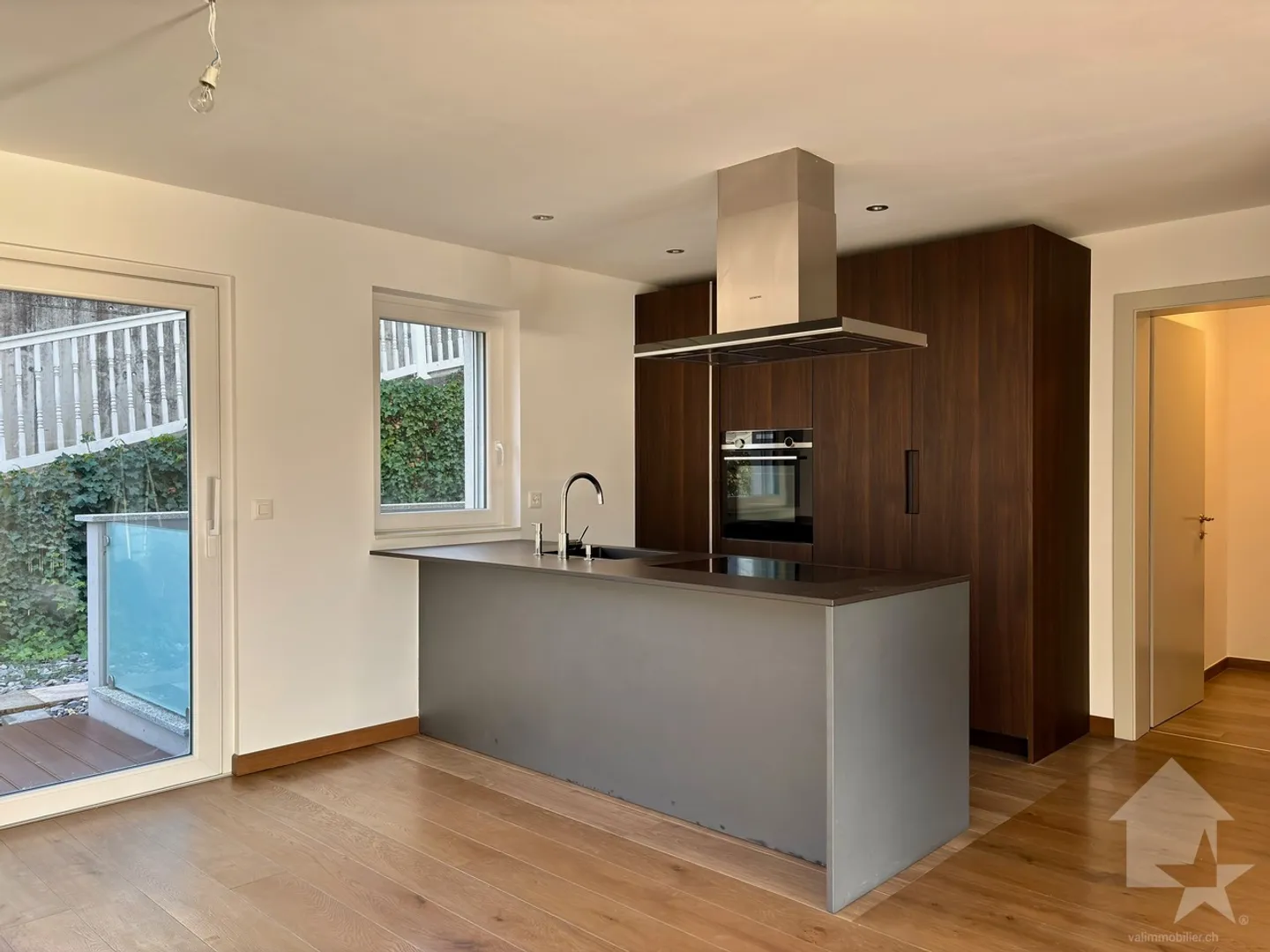 Spacious 4.5-room apartment with a clear view of the Alps - Photo 1 of 32