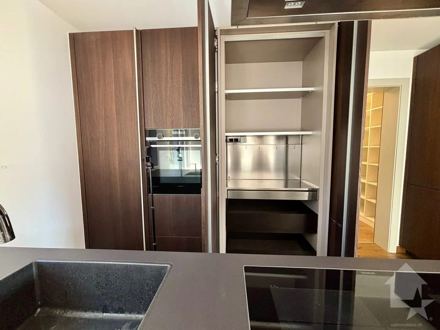 Spacious 4.5-room apartment with a clear view of the Alps - Photo 4 of 32