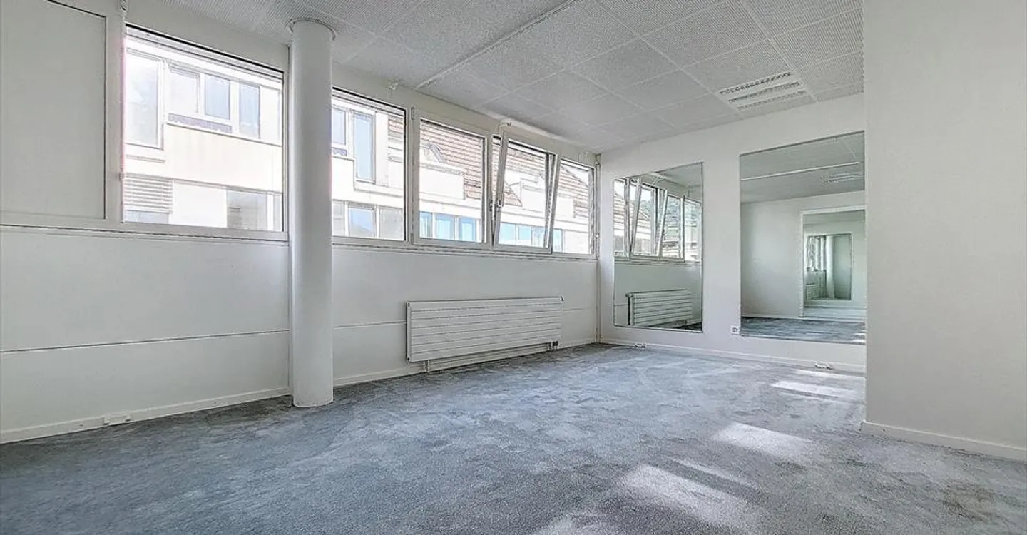 Superb commercial space of 346m2 - Photo 1 of 4