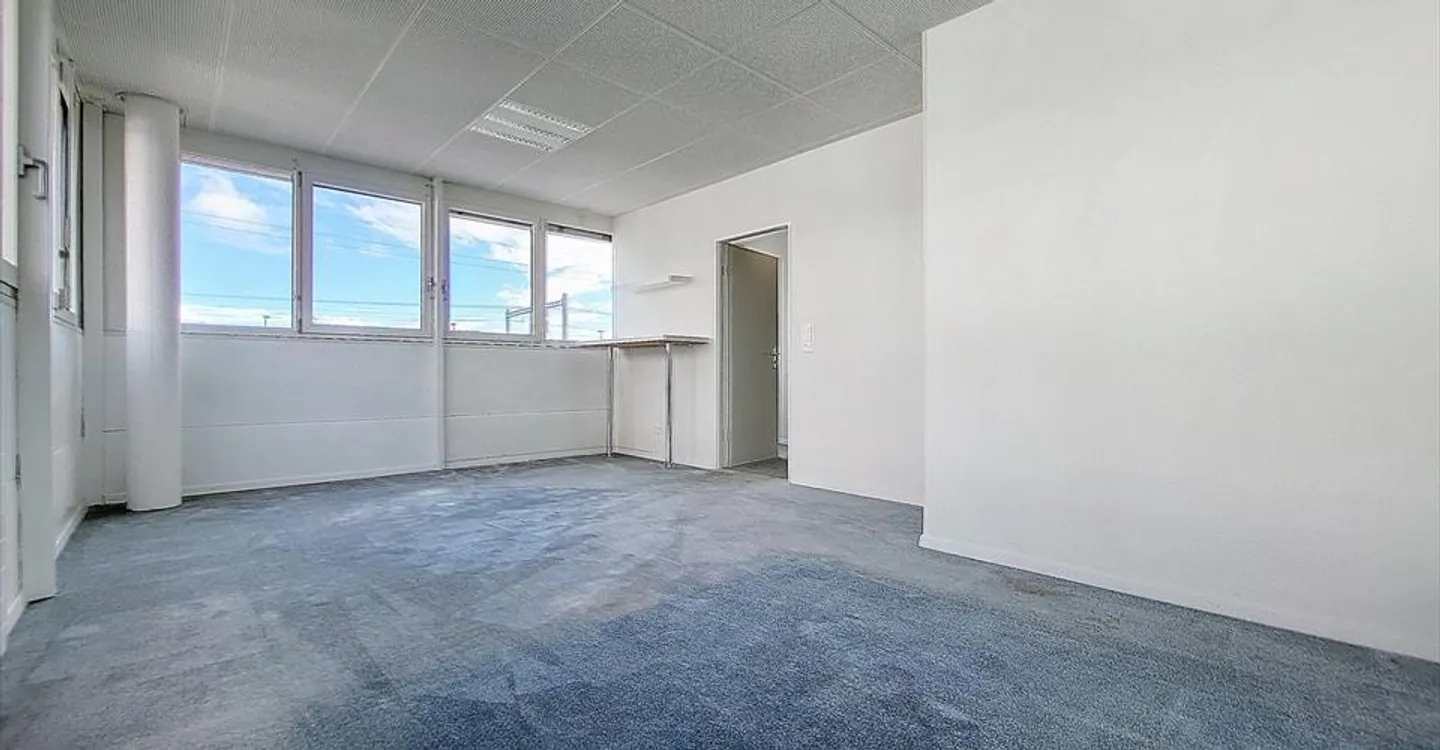 Superb commercial space of 346m2 - Photo 2 of 4