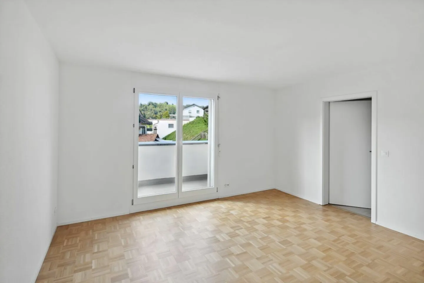 APPARTEMENT MAISONETTE DE 5.5 PIÈCES RÉNOVÉ À LAUPEN ZH - Photo 4 sur 9