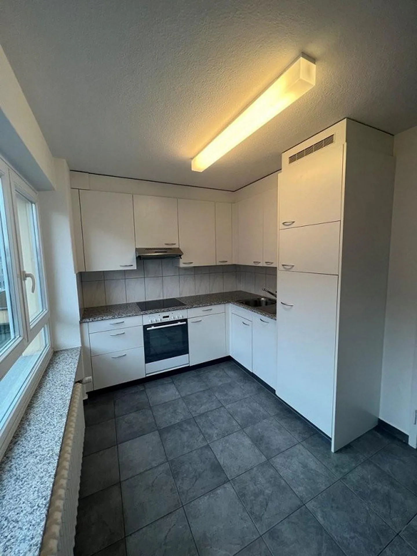 1-room apartment for rent in district 4 - Photo 2 of 4
