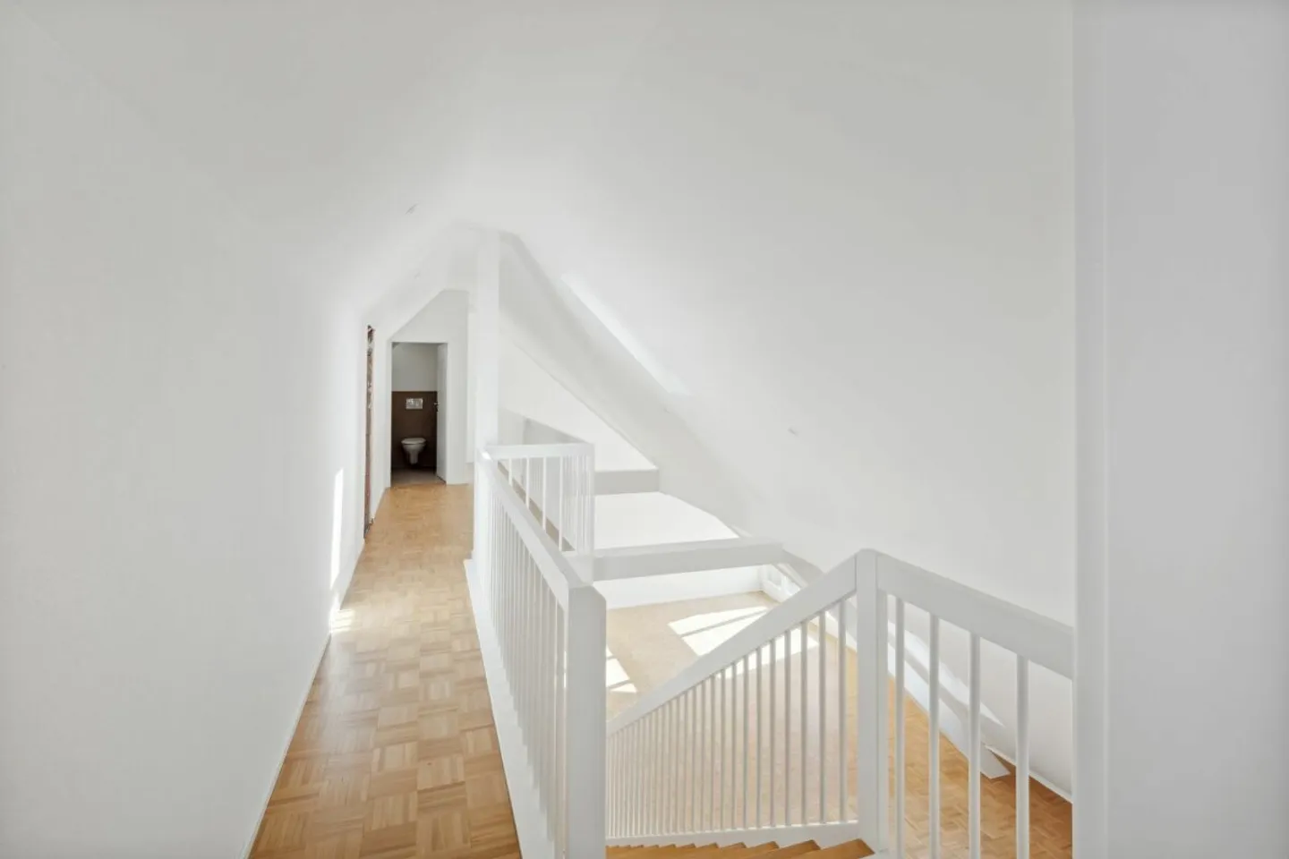 APPARTEMENT MAISONETTE DE 5.5 PIÈCES RÉNOVÉ À LAUPEN ZH - Photo 6 sur 9