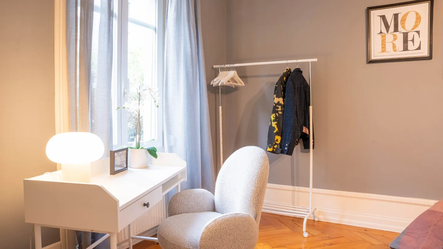 CHARME DELLA BELLA EPOCA - APPARTAMENTO BOUTIQUE SERVIZI DI 3,5 STANZE / 2 CAMERE - Foto 13 di 21