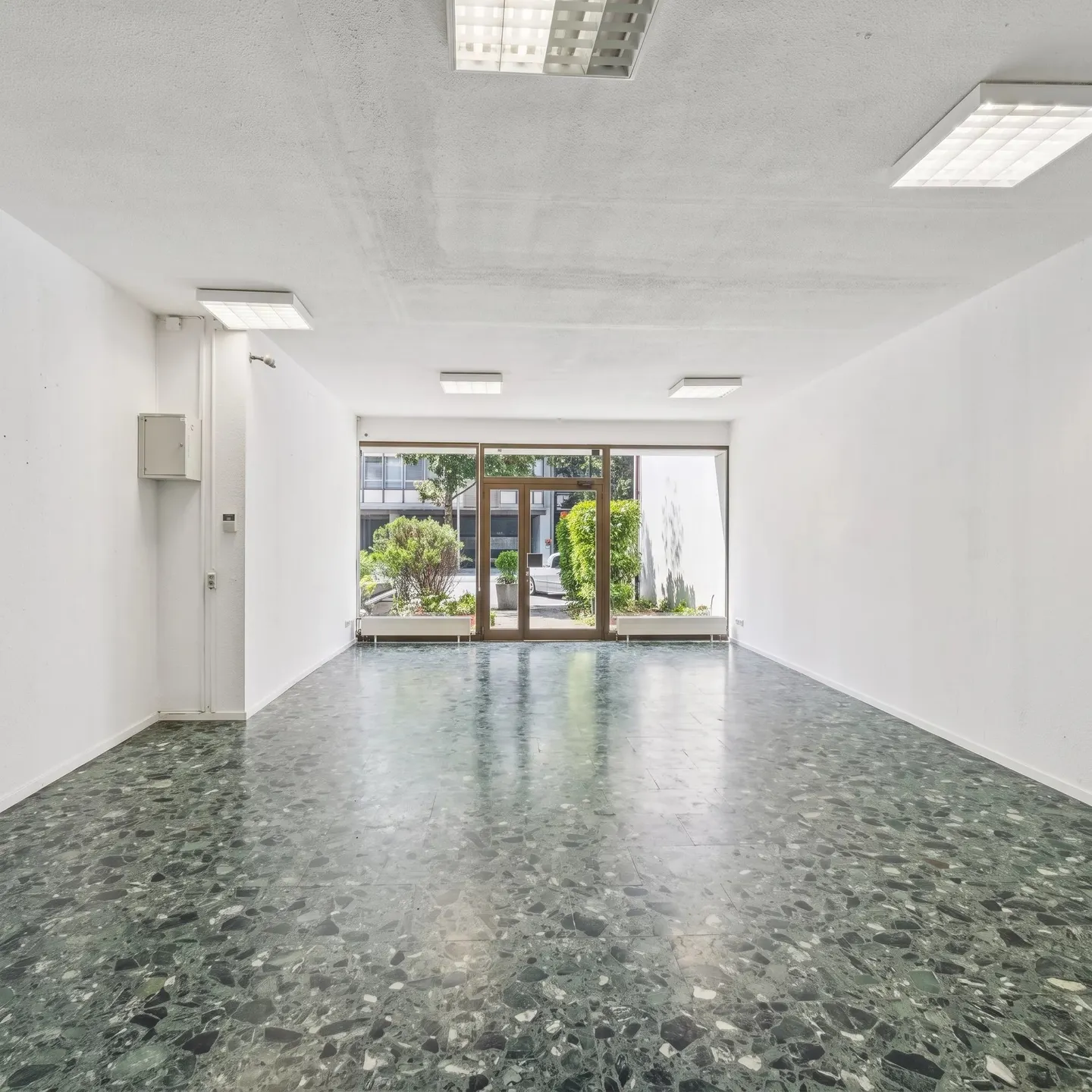 Espace Commercial Spacieux à Sécheron - Photo 1 sur 11