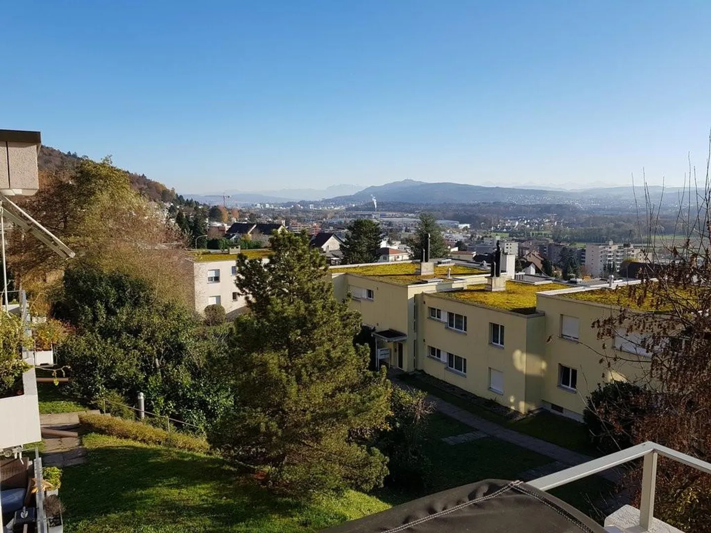 4.5 Zimmer-Wohnung in ruhiger Wohnlage mit Aussicht - Foto 2 di 9